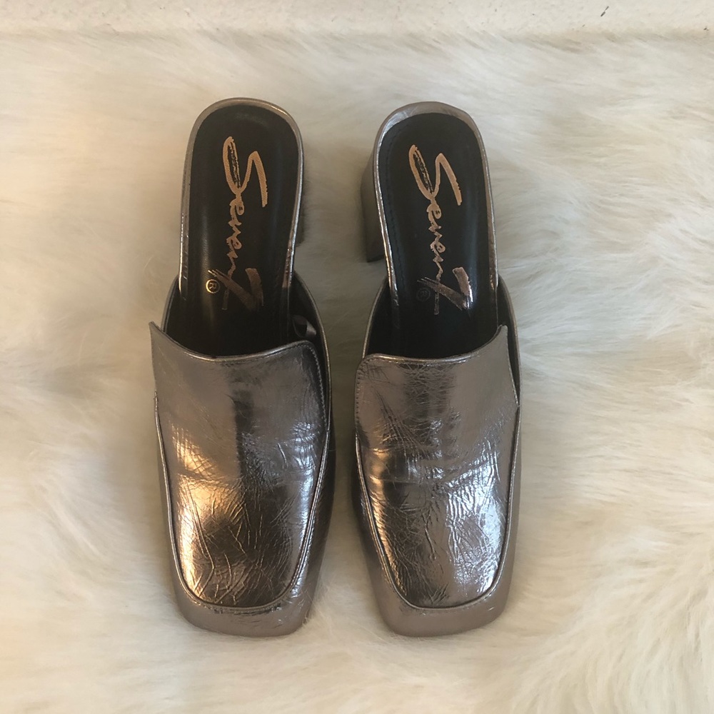 Seven7 metallic silver Meghan mule size 7